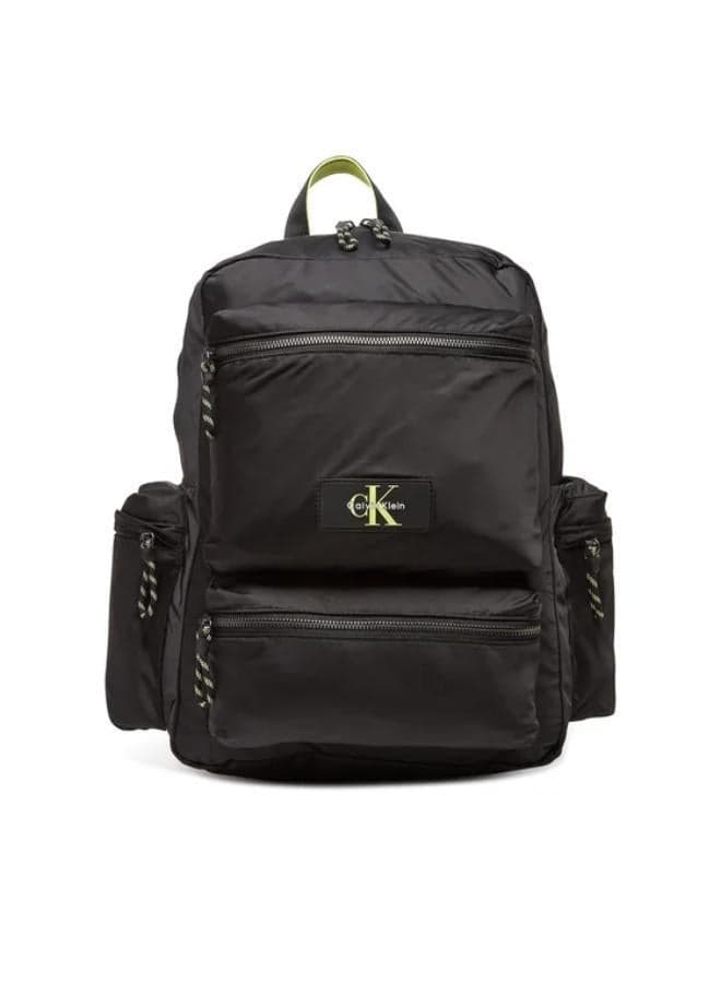 حقيبة ظهر عملية بمقبض علوي وشعار مميز