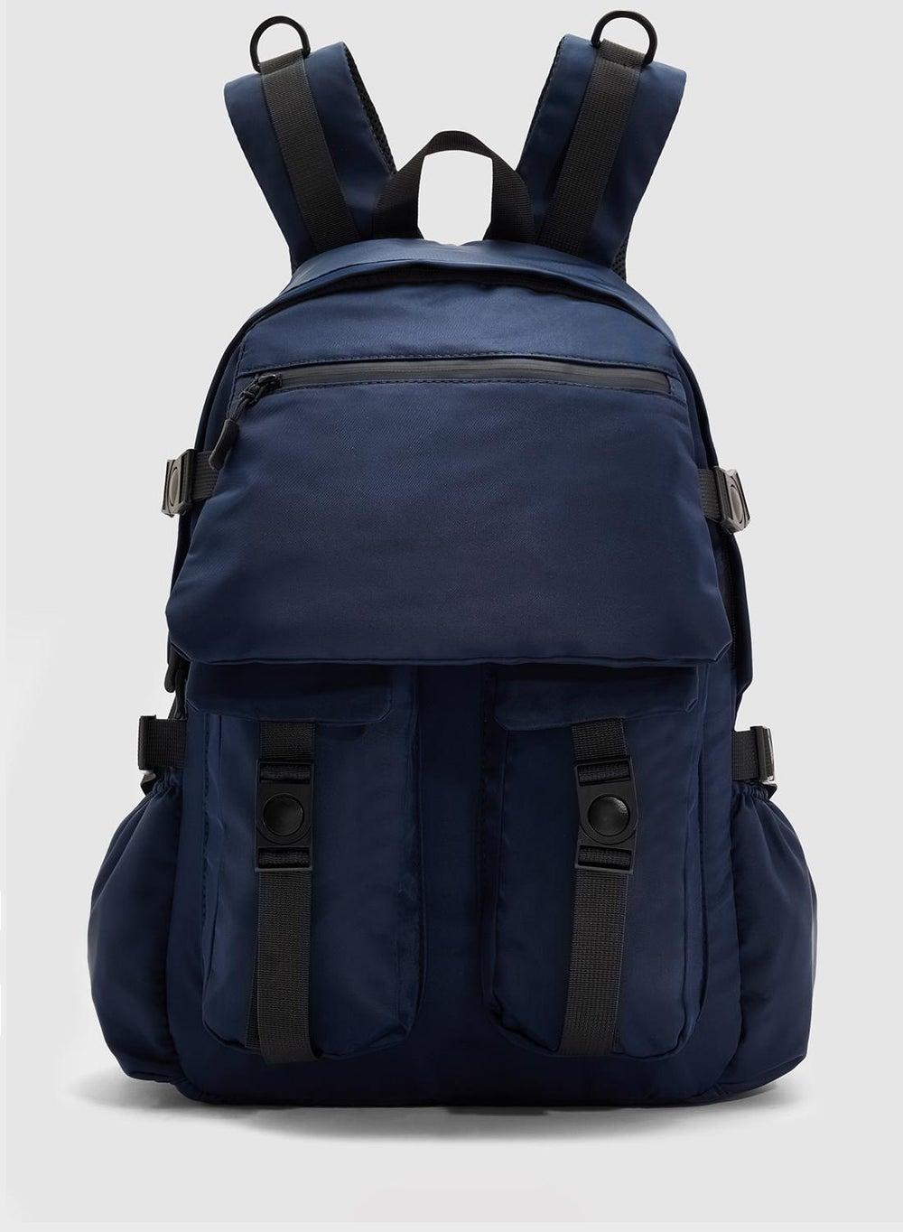 حقيبة ظهر عملية بجيب إضافي مثالية لكل يوم