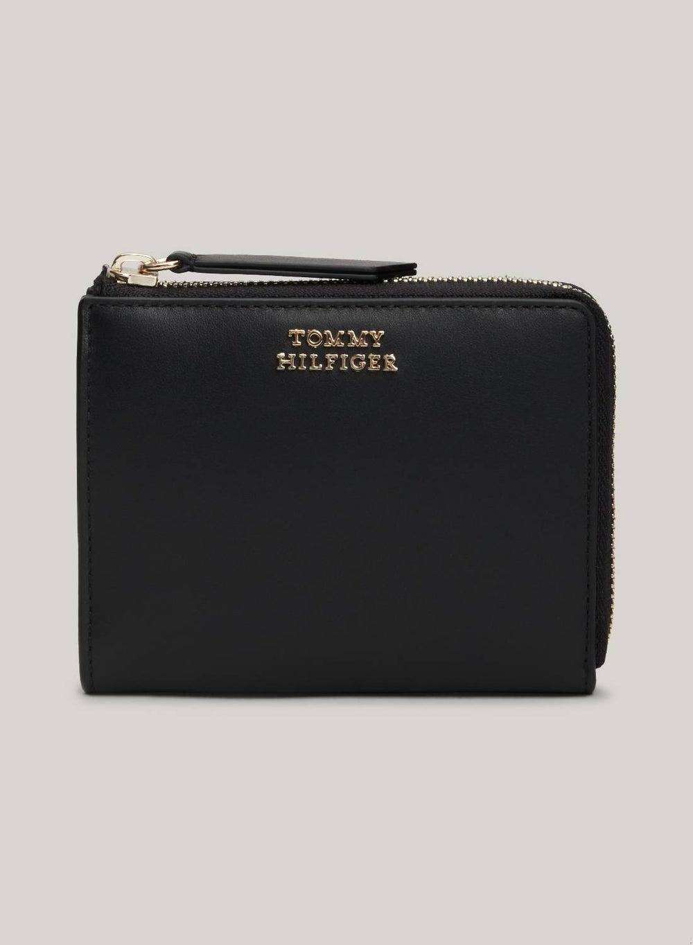 TOMMY HILFIGER Elegant Black Leather Zip-Around Wallet