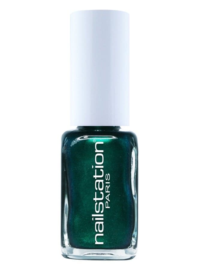 Cabaret Vert Glossy Nail Polish – Luxurious & Long-Lasting - Image 1