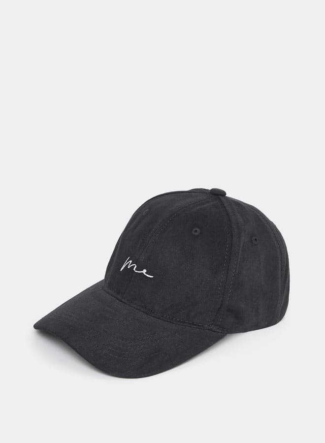 Styli Me Men's Embroidered Baseball Cap: A Touch of Class
