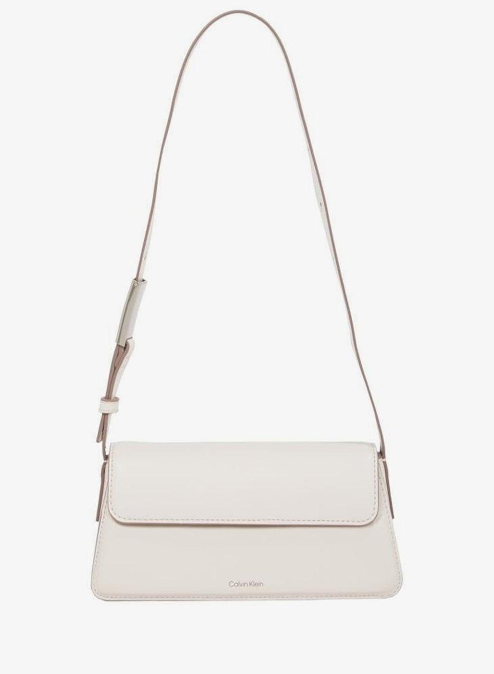 حقيبة كتف صغيرة بحزام من Calvin Klein Jeans - Image 1