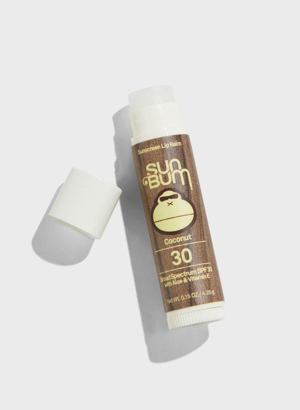 مرطب شفاه بجوز الهند SPF 30 لحماية فائقة - Image 1