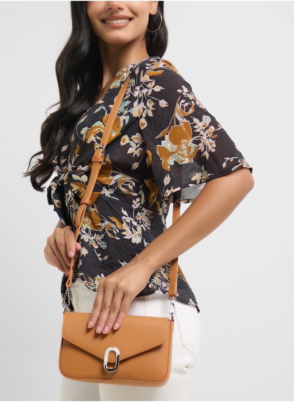 buy-ella-metal-trim-detail-crossbody-bag_t8o