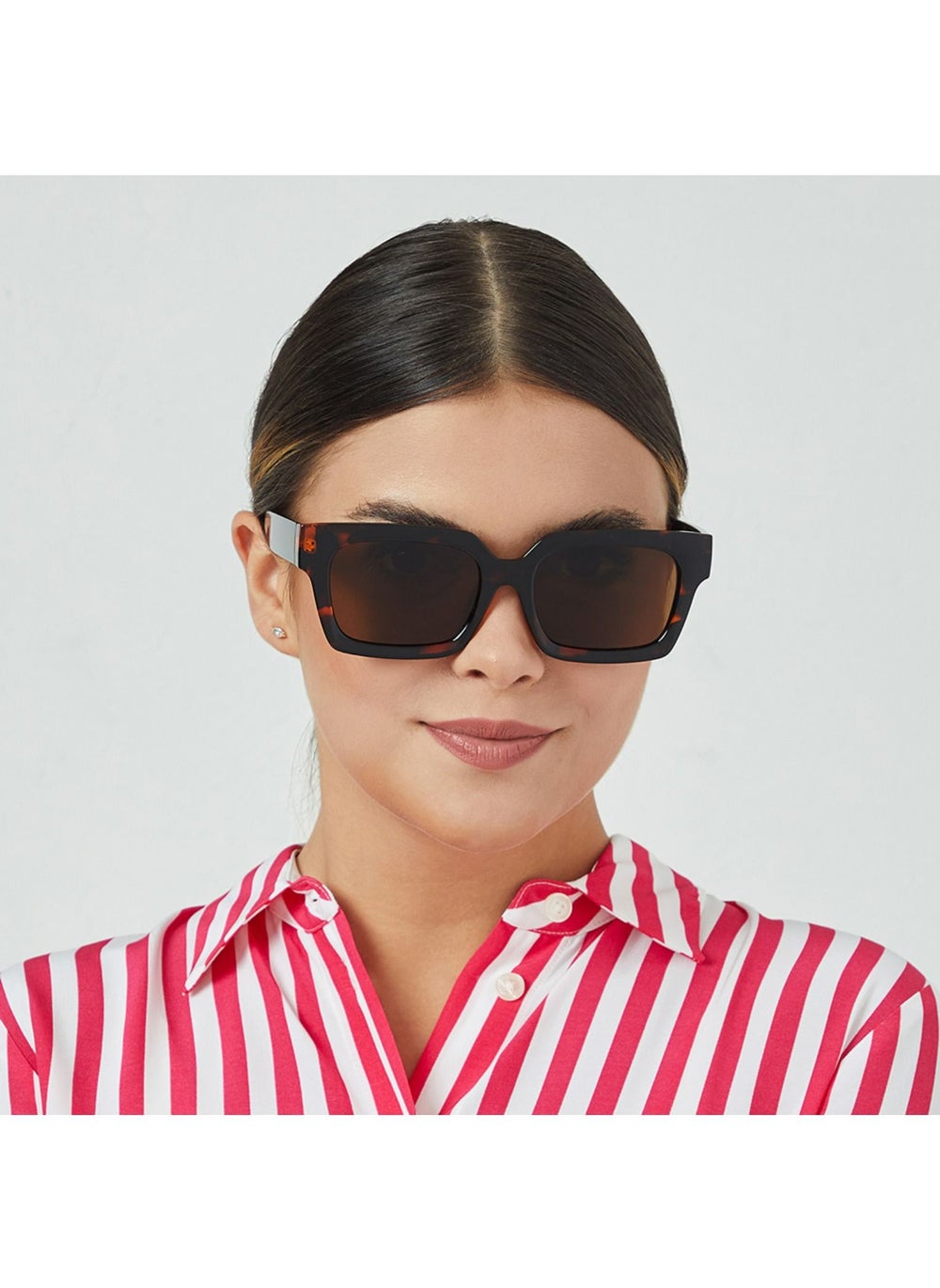 buy-blackout-plaza-women-tortoise-sunglasses-frame-material-thermoplastic-rubber-tr90-frame-color-tortoise-lens-color-brown-full-rim_z75
