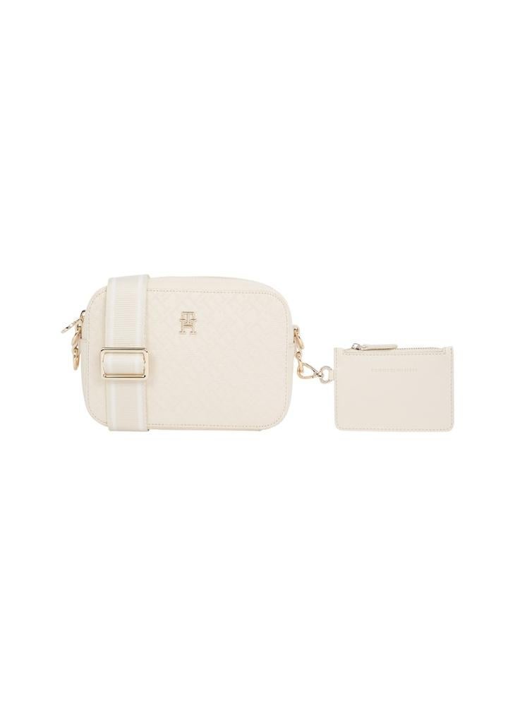buy-tommy-hilfiger-camera-bag_t4o