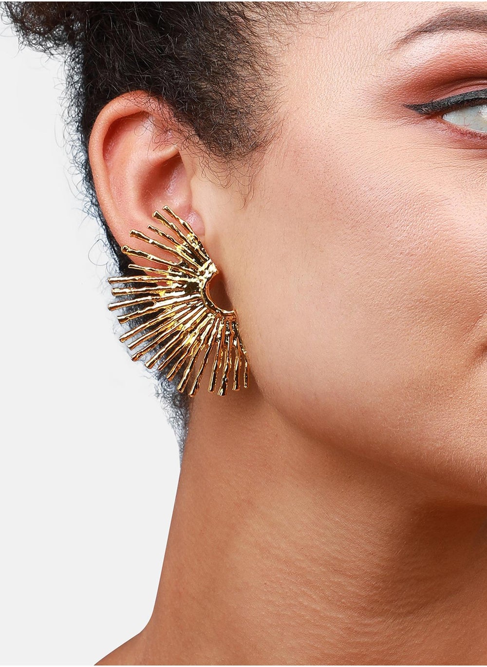 buy-sohi-western-stud-earrings_4yh