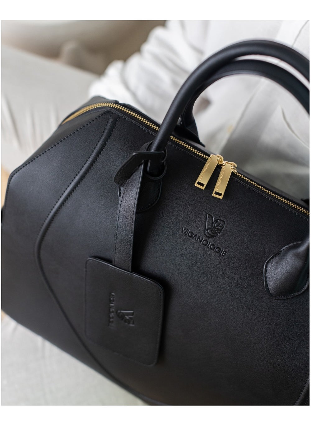 buy-veganologie-luggage-tag-made-from-recycled-plastic-bottles-in-black_fc5