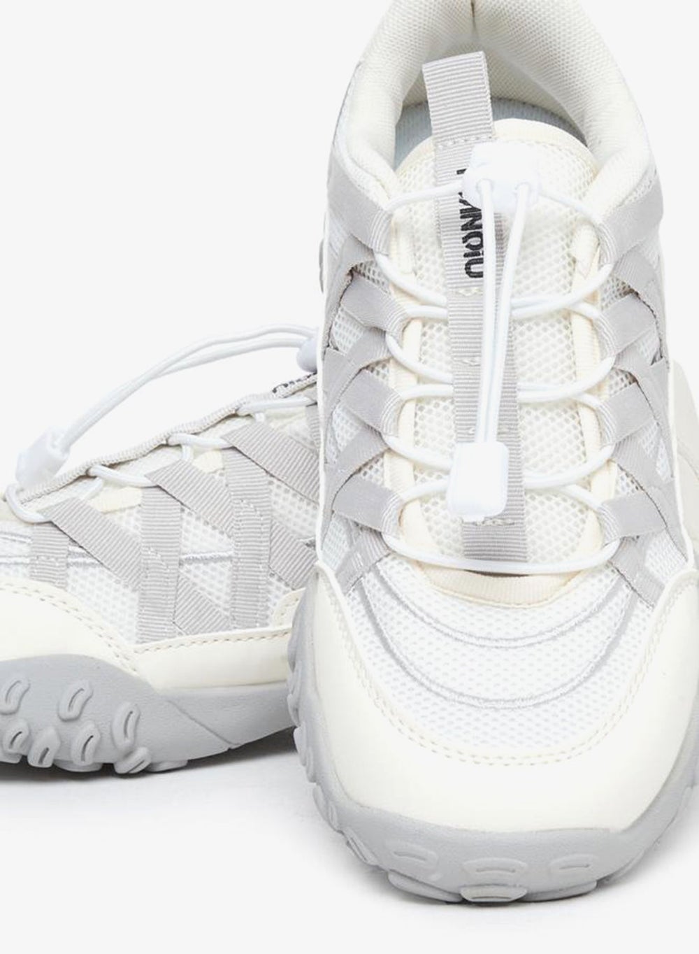 buy-styli-styli-women-toggle-lace-sporty-sneakers_8xj