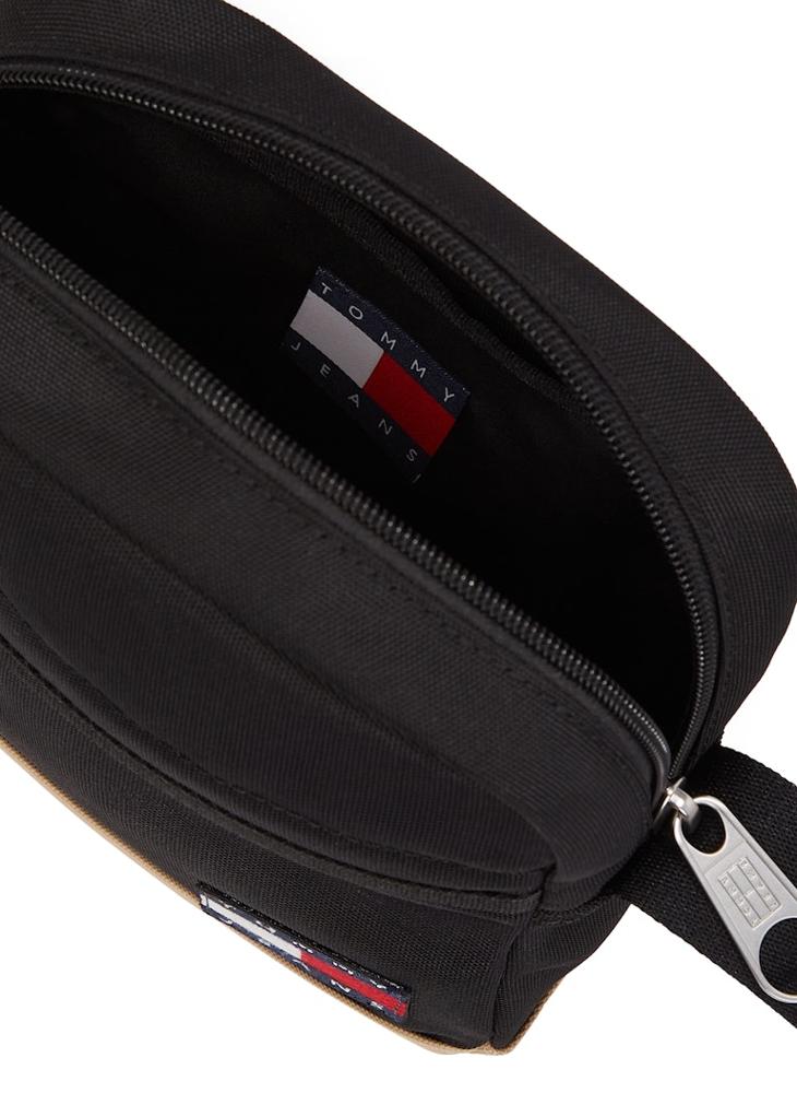 buy-tommy-jeans-essential-daily-reporter-bag_gcf