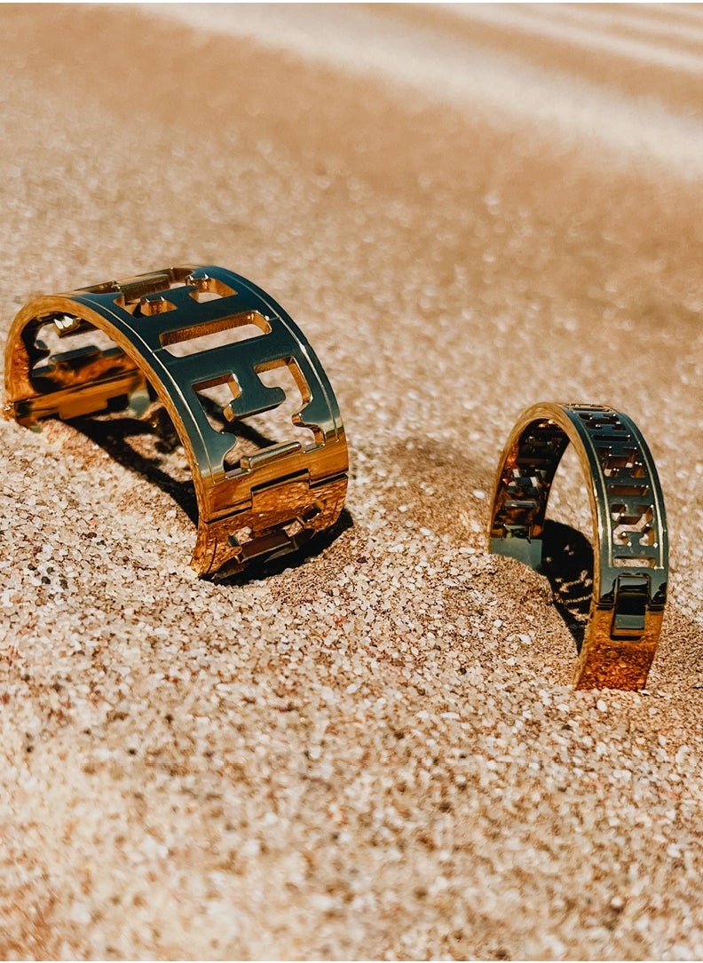 buy-escada-estelle-gold-plated-ring-with-cutout-logo-and-sparkling-crystals_mzr