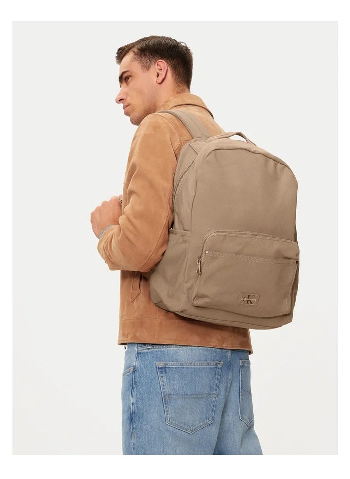 buy-calvin-klein-calvin-klein-men-s-sport-essential-center-zip-campus-backpack-color-savanah_qkk
