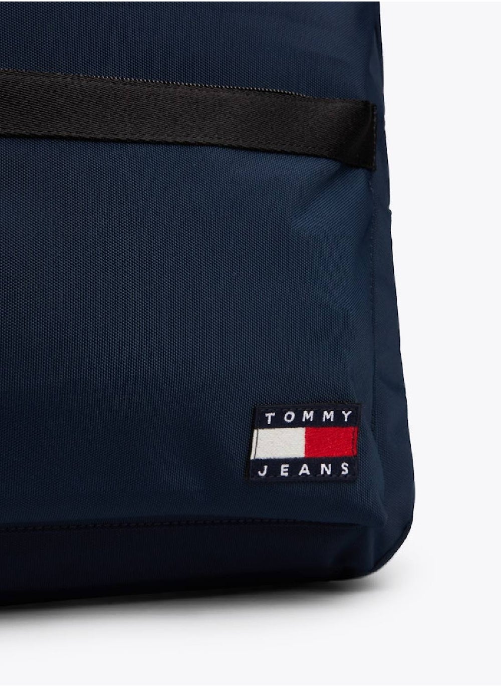 buy-tommy-hilfiger-essential-badge-dome-backpack_vup