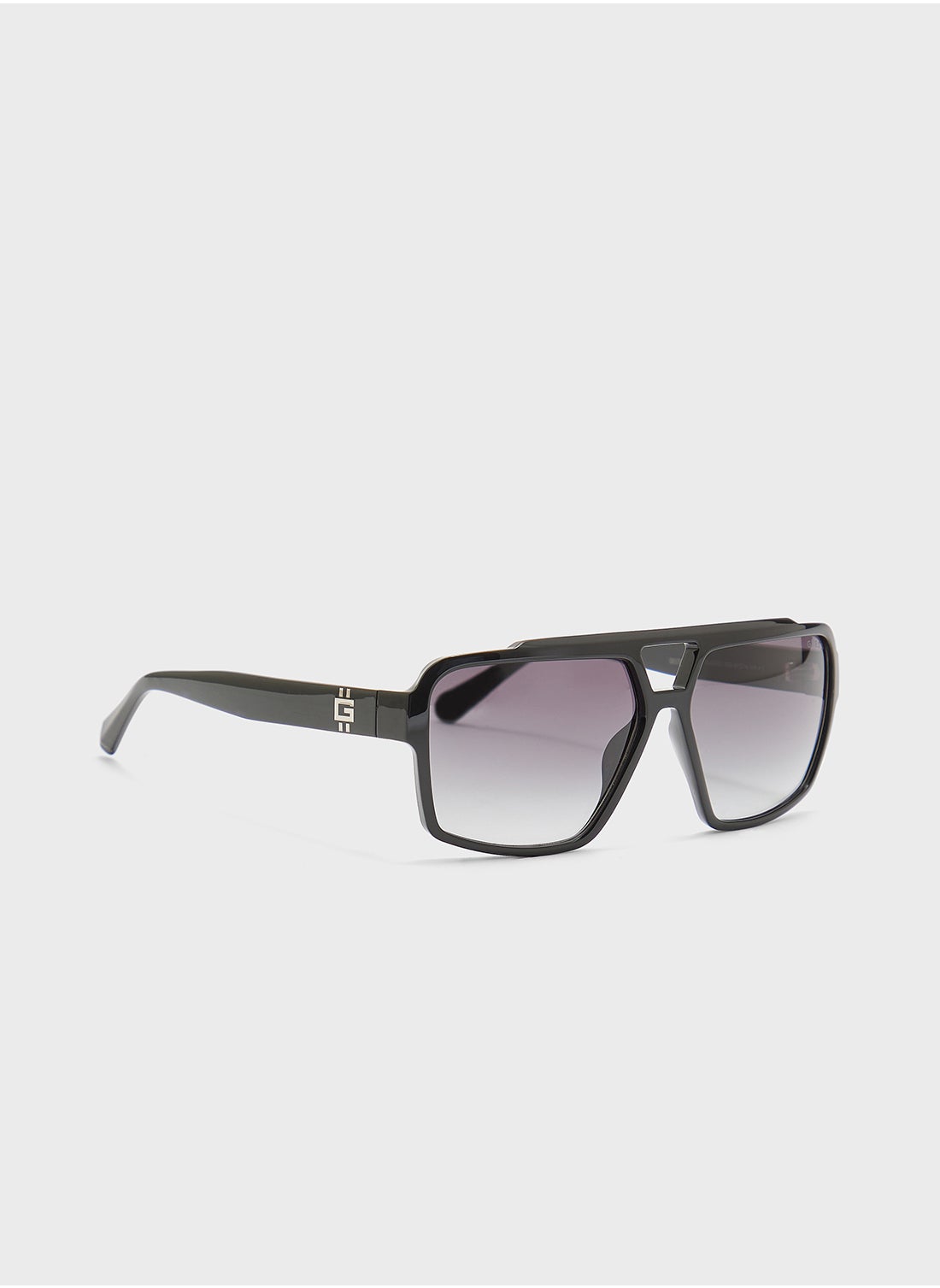 buy-guess-gu0022301b61-wayfarers-sunglasses_8va
