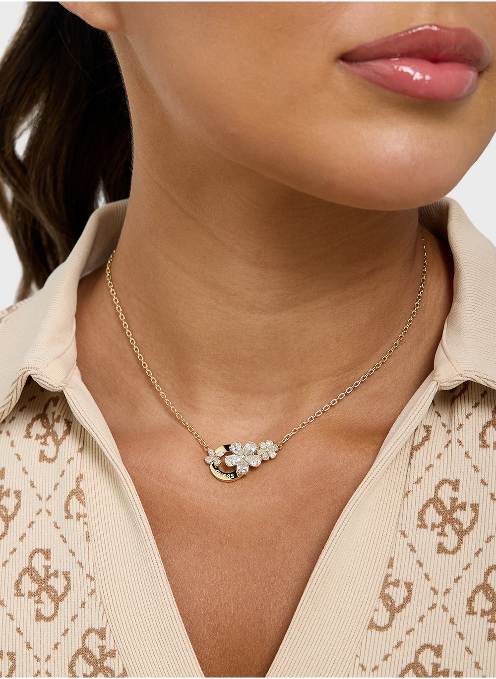 buy-guess-lily-flower-short-necklace_221