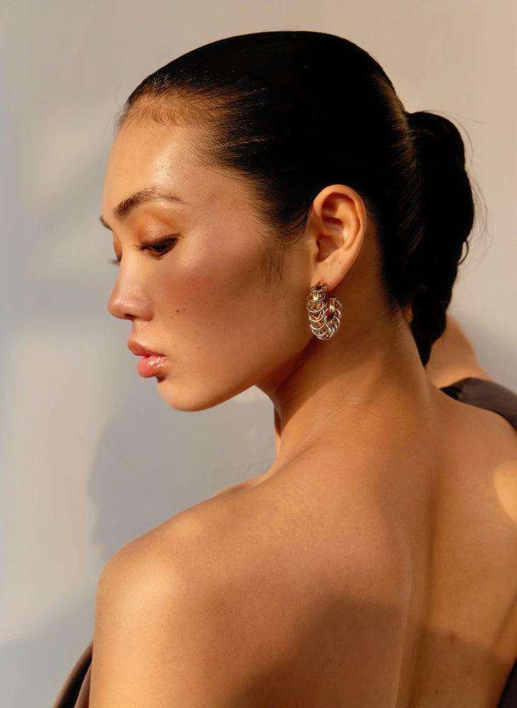 buy-noya-stella-circle-hoop-earrings-18k-gold-plated_iku