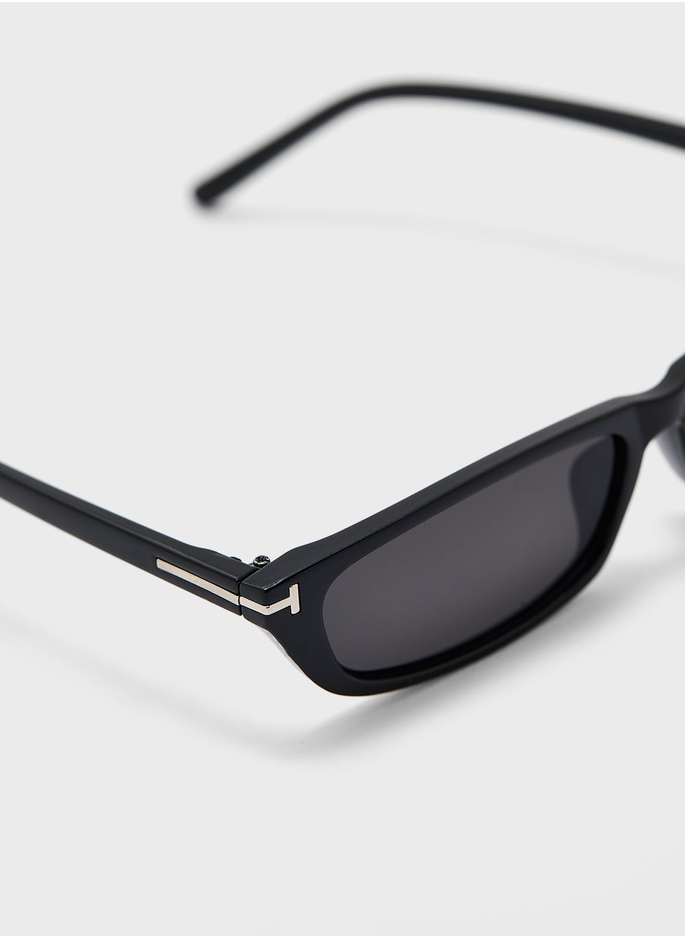 buy-ella-slim-rectangular-len-sunglasses_xvl