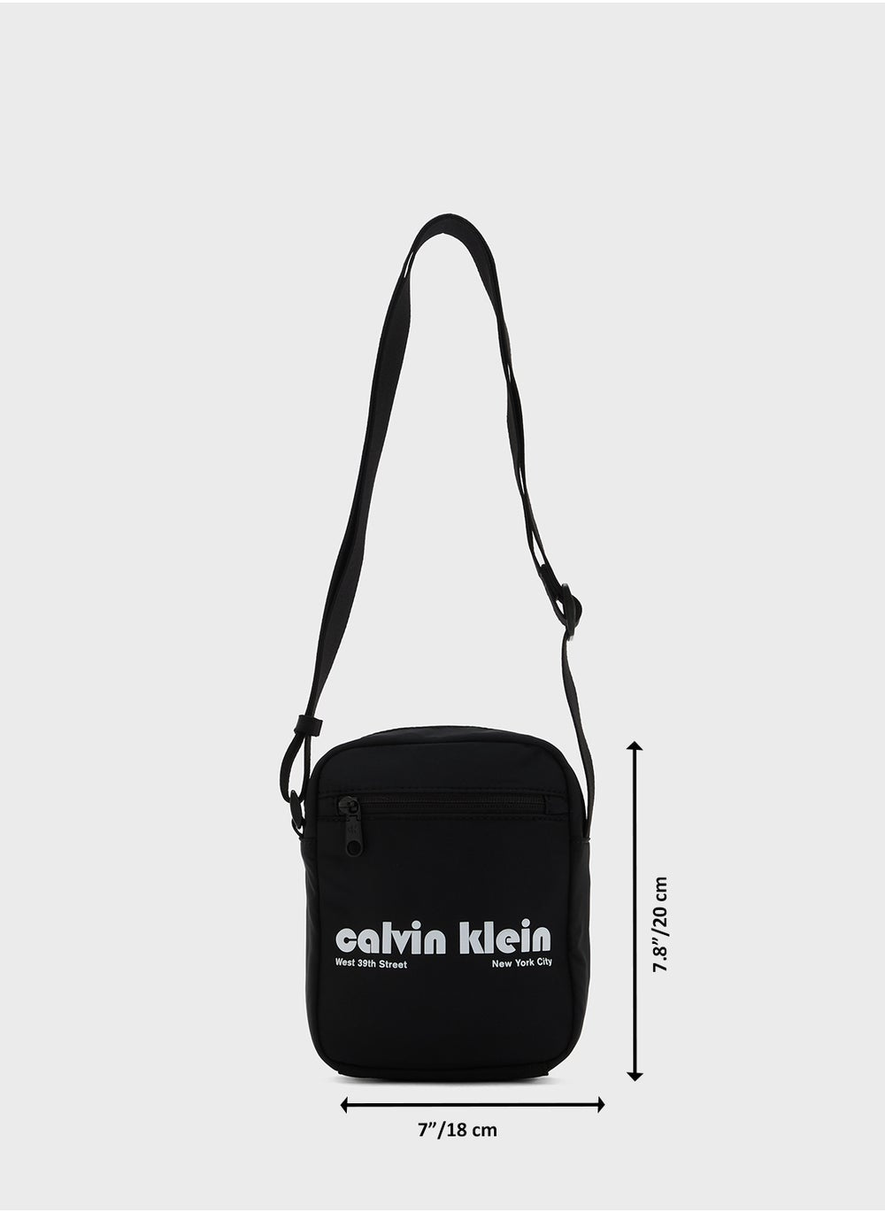buy-calvin-klein-jeans-graphic-reporter-bag_rqa