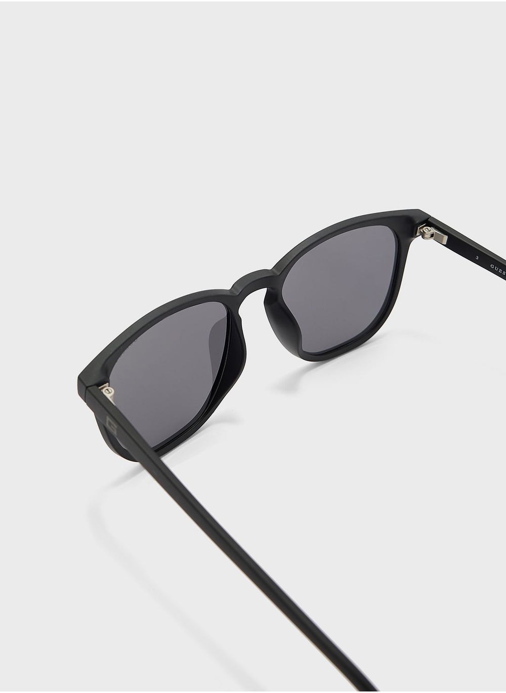 buy-guess-wayfarers-sunglasses_i0i