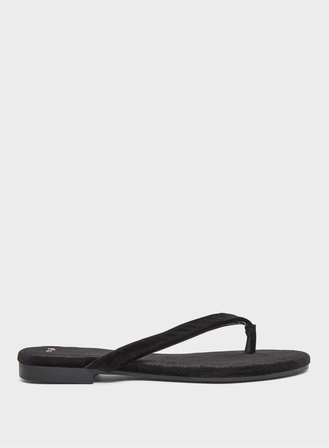 buy-styli-styli-black-velvet-look-flat-sandals_nlb