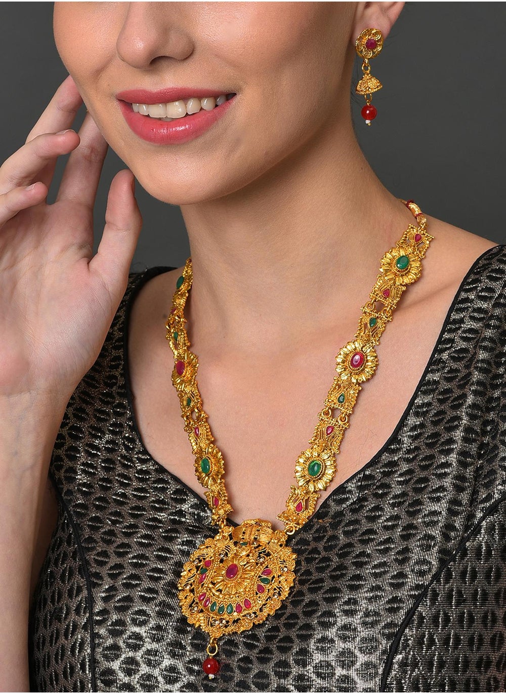 buy-sohi-red-green-contemporary-jewellery-set_dwh