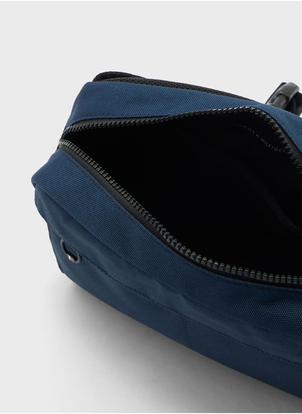 buy-tommy-hilfiger-logo-messenger-bag_5gx