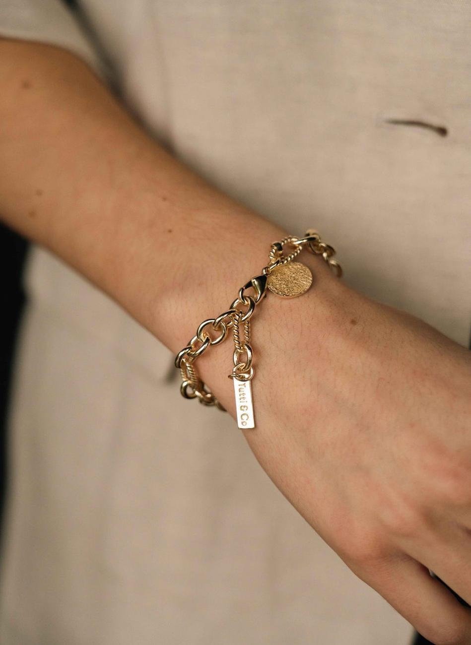 buy-tutti-co-crest-bracelet-gold_0bw