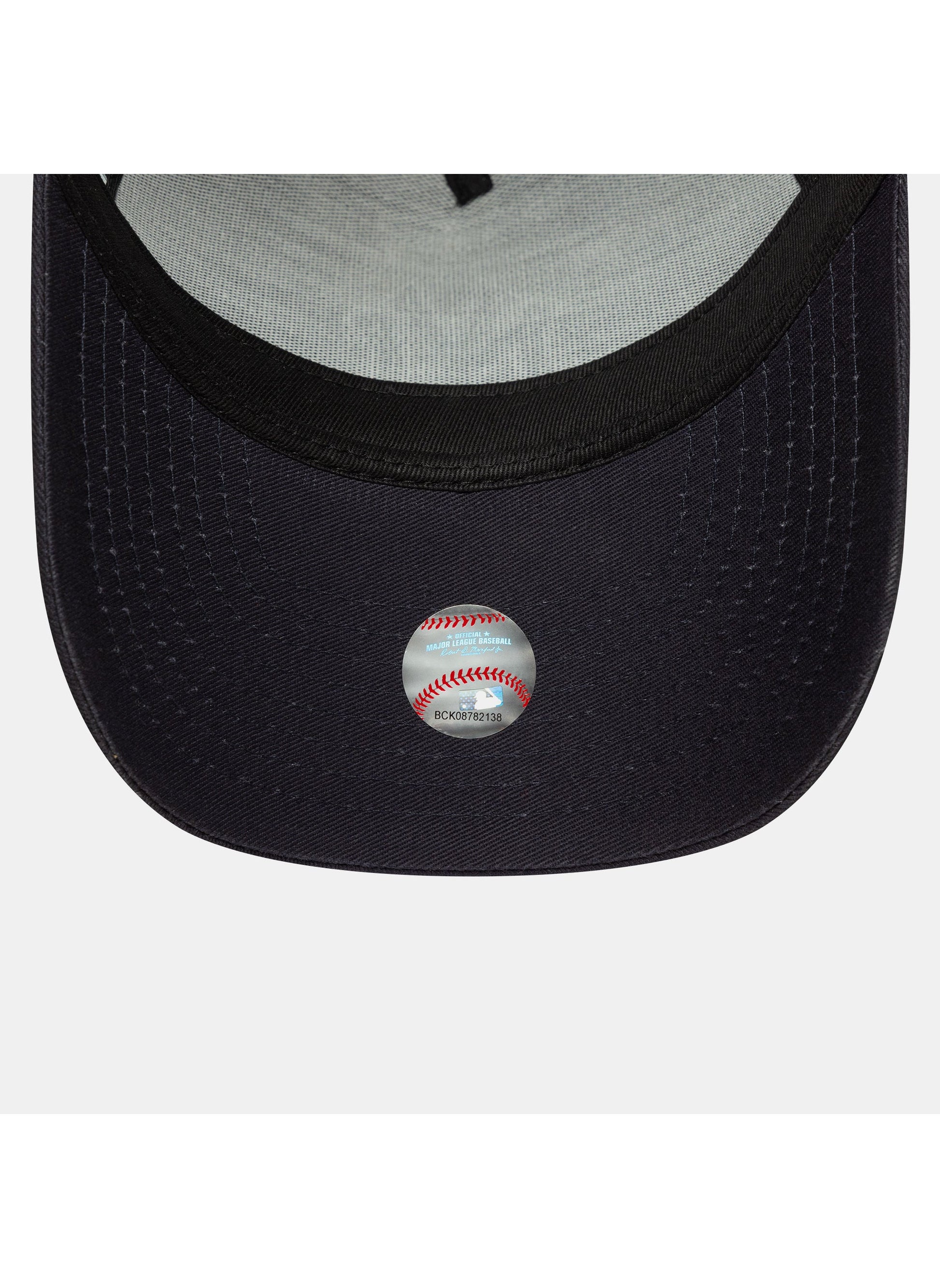buy-new-era-men-s-mlb-new-york-yankees-outline-9forty-cap_j9h