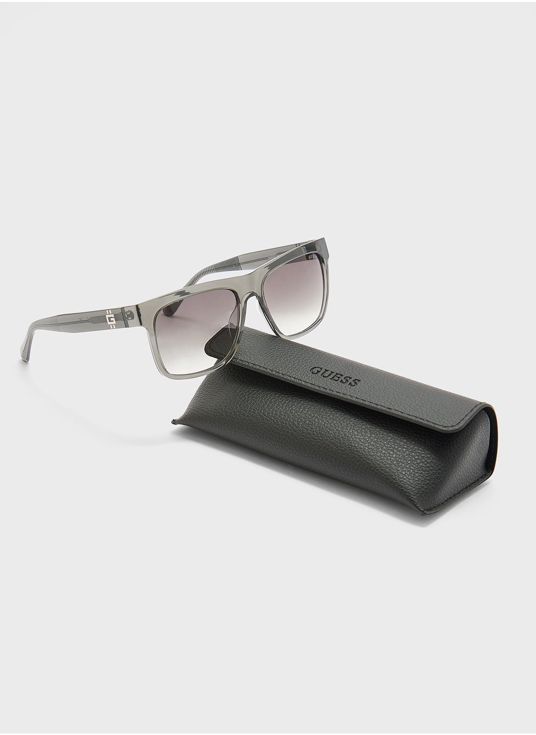 buy-guess-gu0022220b57-wayfarers-sunglasse_m96