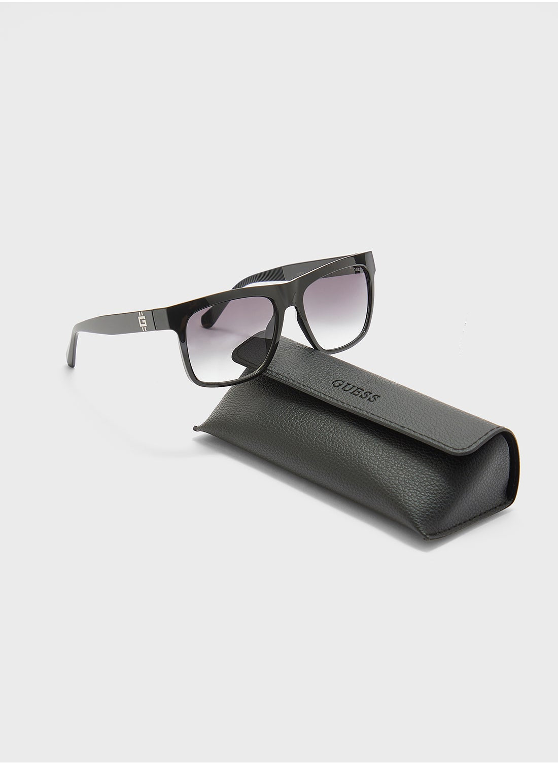 buy-guess-gu0022201b57-wayfarers-sunglasses_a33
