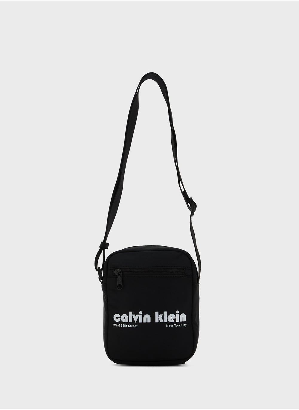 buy-calvin-klein-jeans-graphic-reporter-bag_tsw