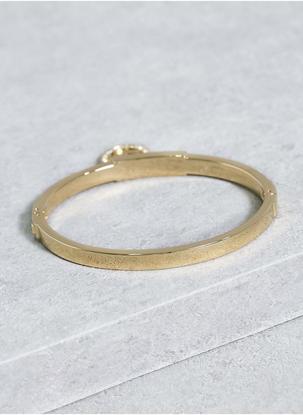 buy-michael-kors-hinged-bangle_5nu