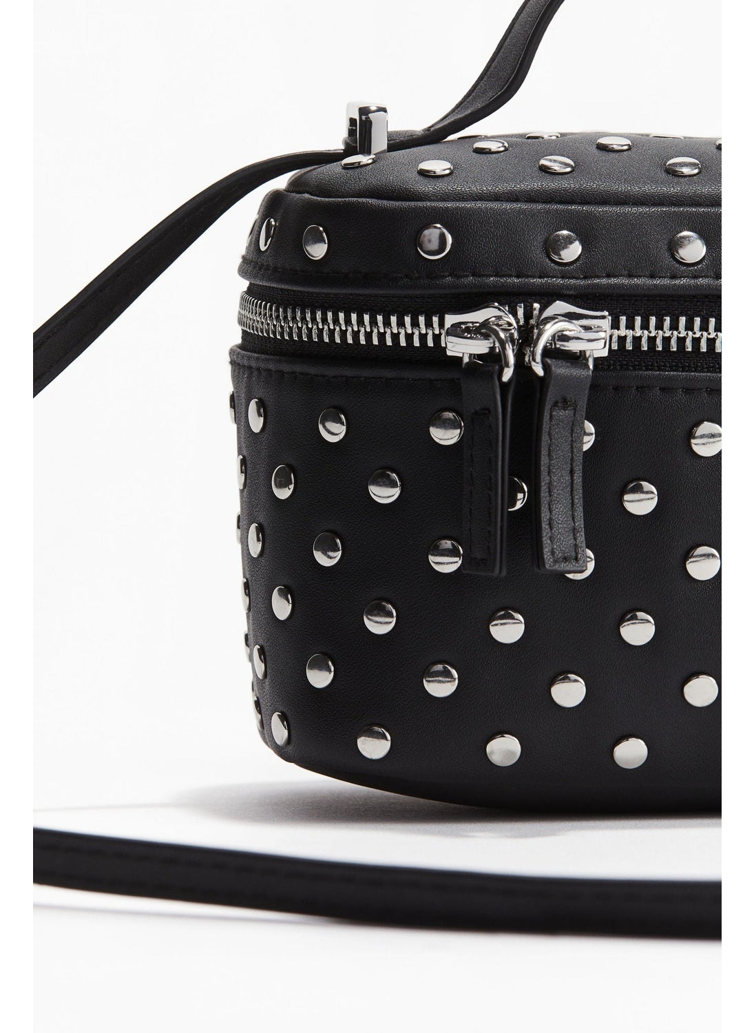 buy-h-m-embellished-wash-bag_9of