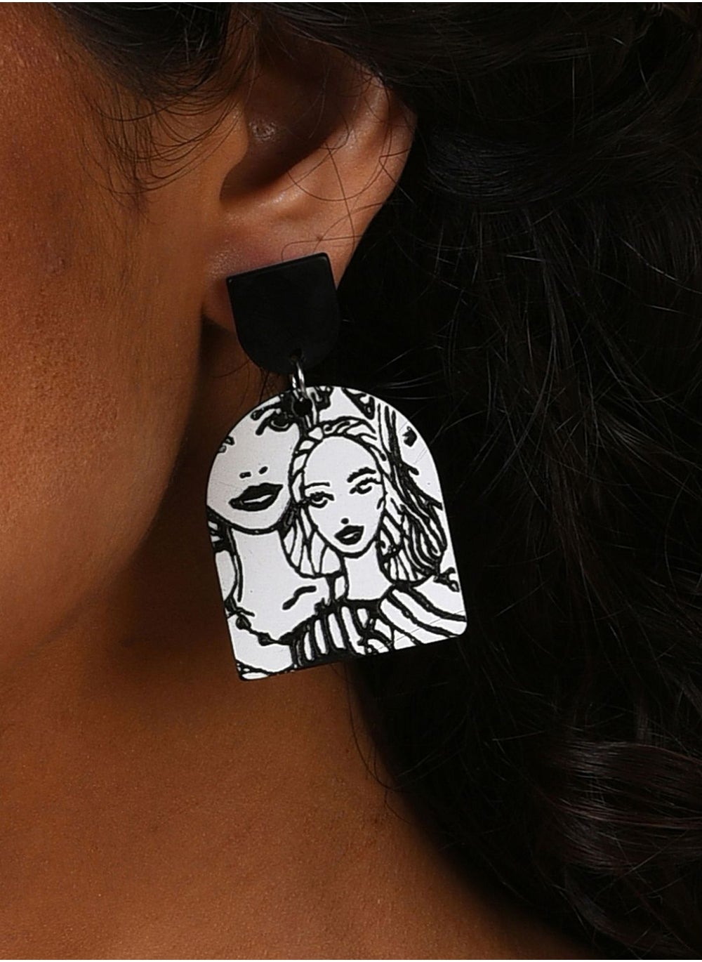 buy-sohi-trendy-designer-earrings_9v7