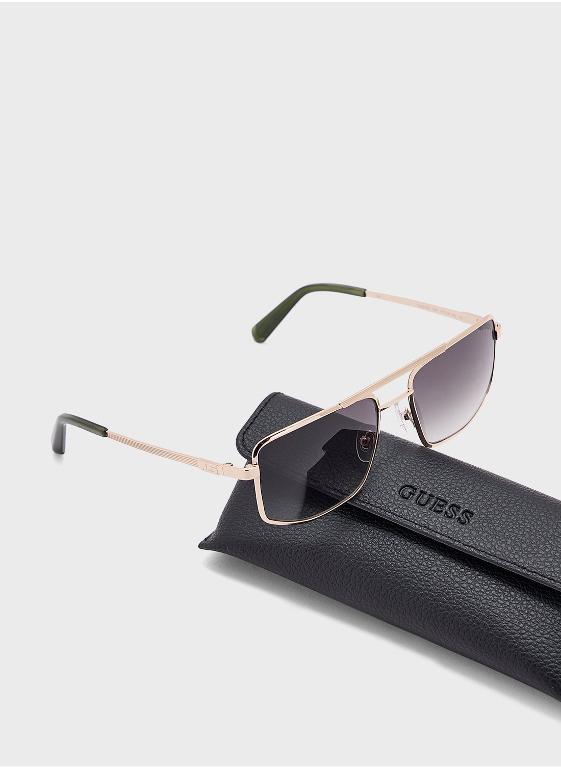 buy-guess-rectangle-sunglasses_lbi