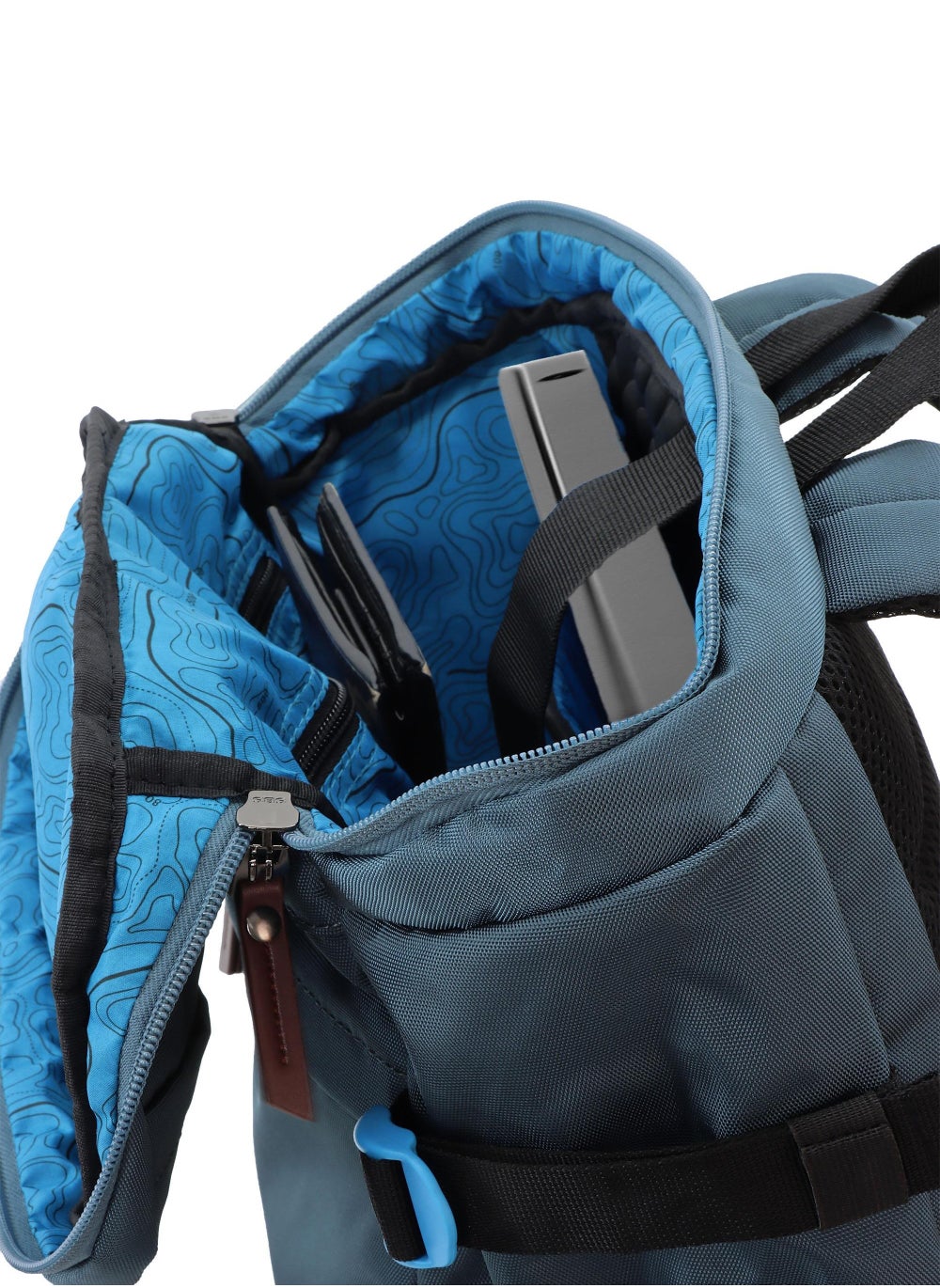 buy-discovery-discovery-icon-25-l-backpack-steel-blue-padded-laptop-backpack-durable-water-resistent-backpack-hiking-outdoor-travel-backpack-for-men-and-women_mhd