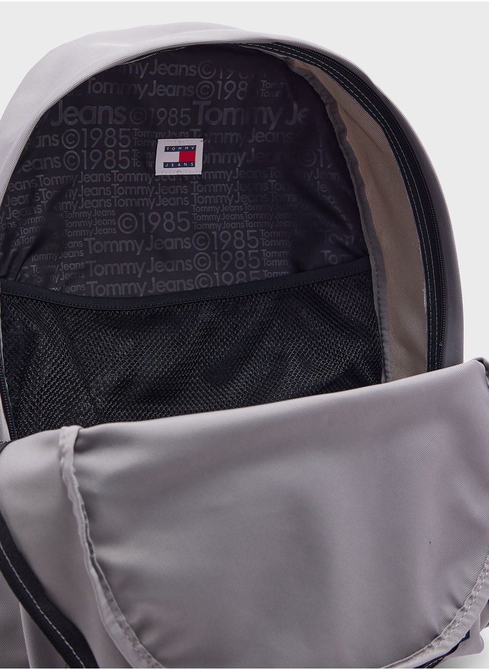 buy-tommy-jeans-logo-dome-backpack_mo3