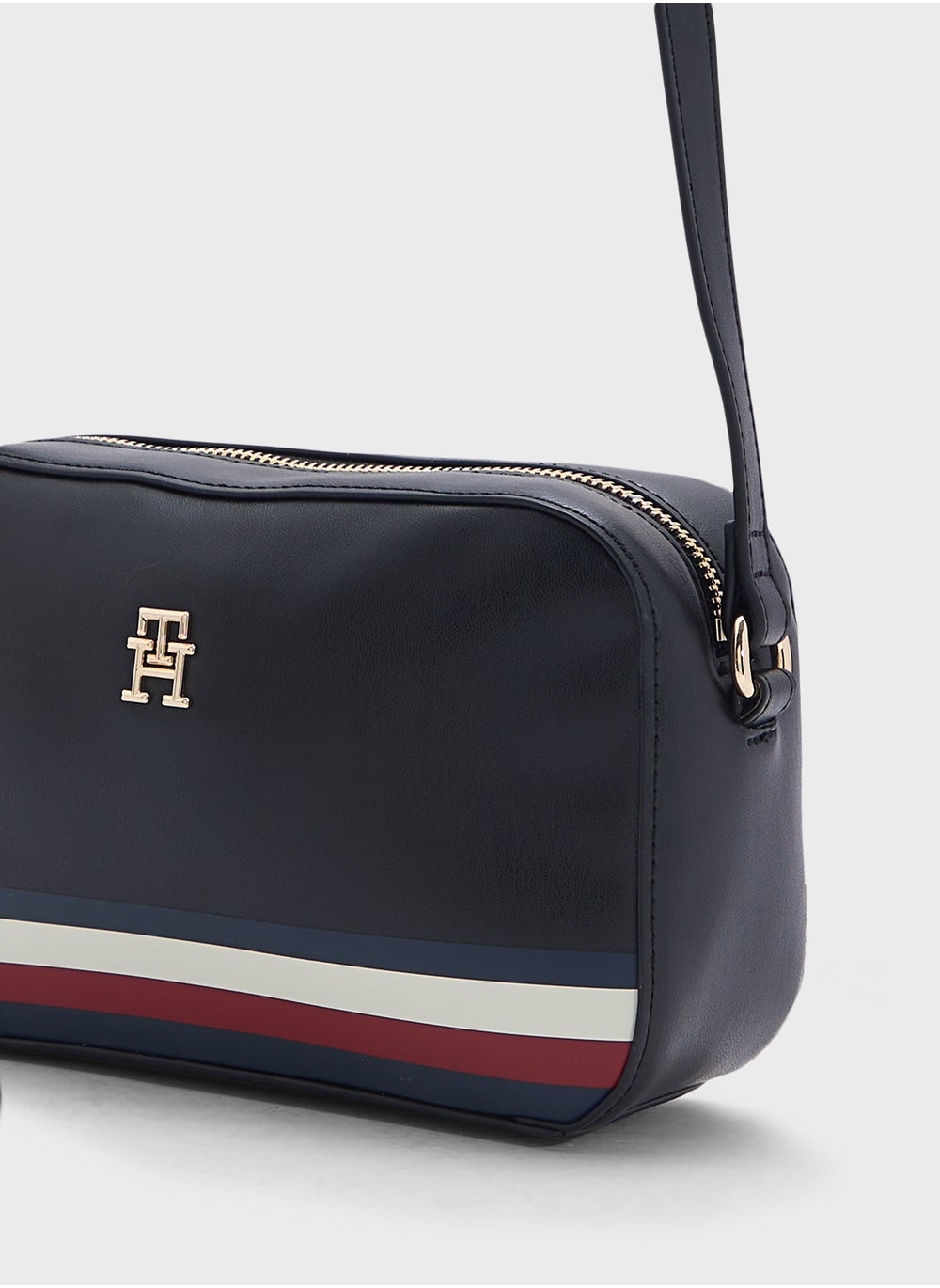 buy-tommy-hilfiger-logo-zip-through-crossbody_pez