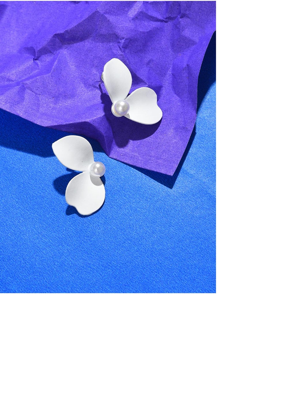 buy-sohi-petal-stud-earrings_qrg
