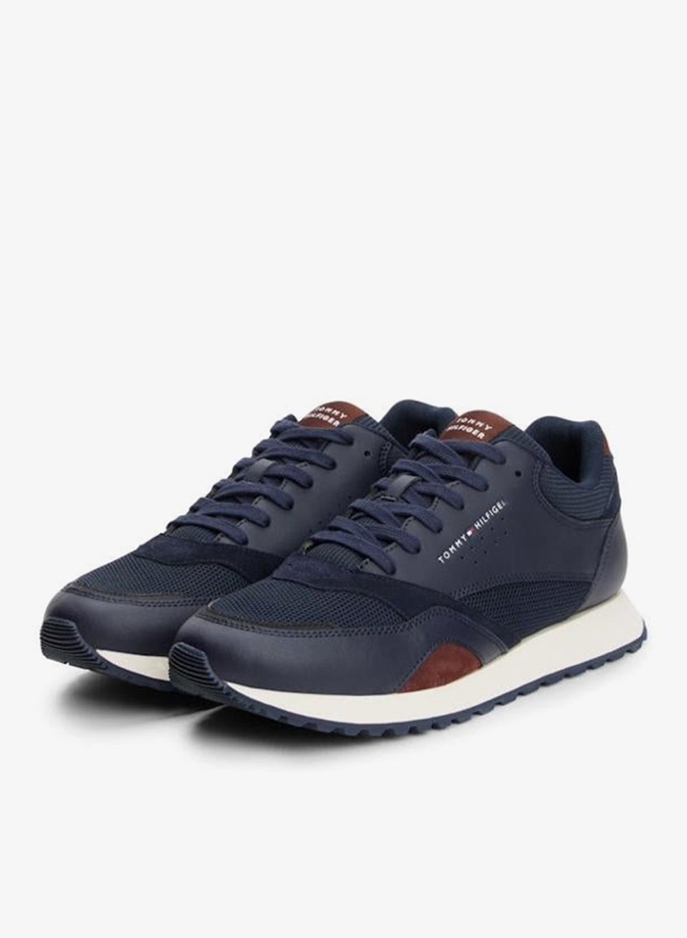 buy-tommy-hilfiger-casual-low-top-sneakers_oyn