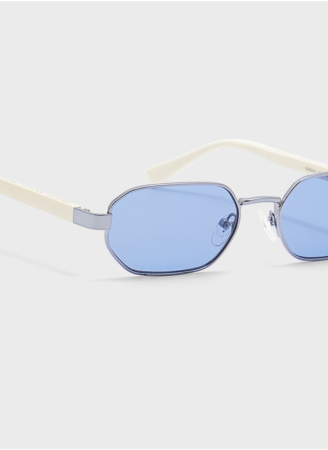 buy-guess-gu0023184v53-shape-sunglasses_vch