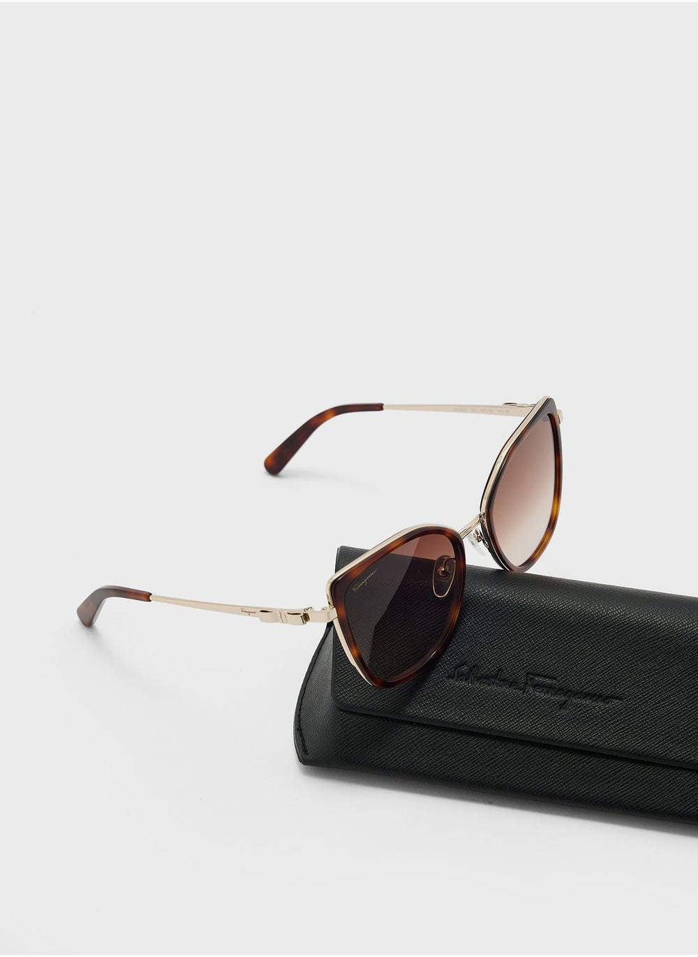 buy-ferragamo-cat-eye-oversized-sunglasses_hja