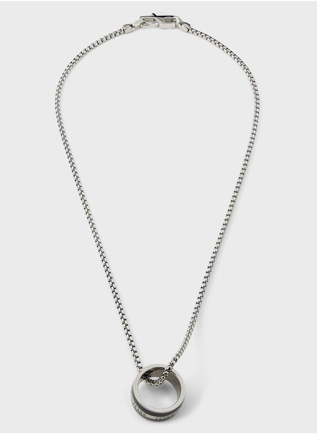 buy-guess-textured-round-necklace_rfc