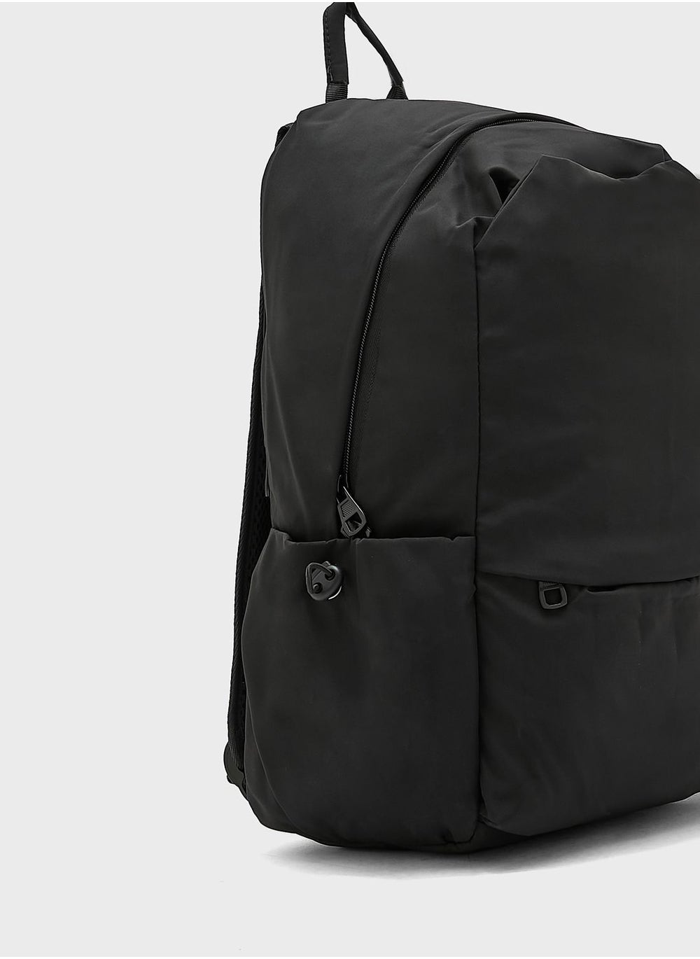 buy-seventy-five-essential-backpack-with-laptop-sleeve_aku