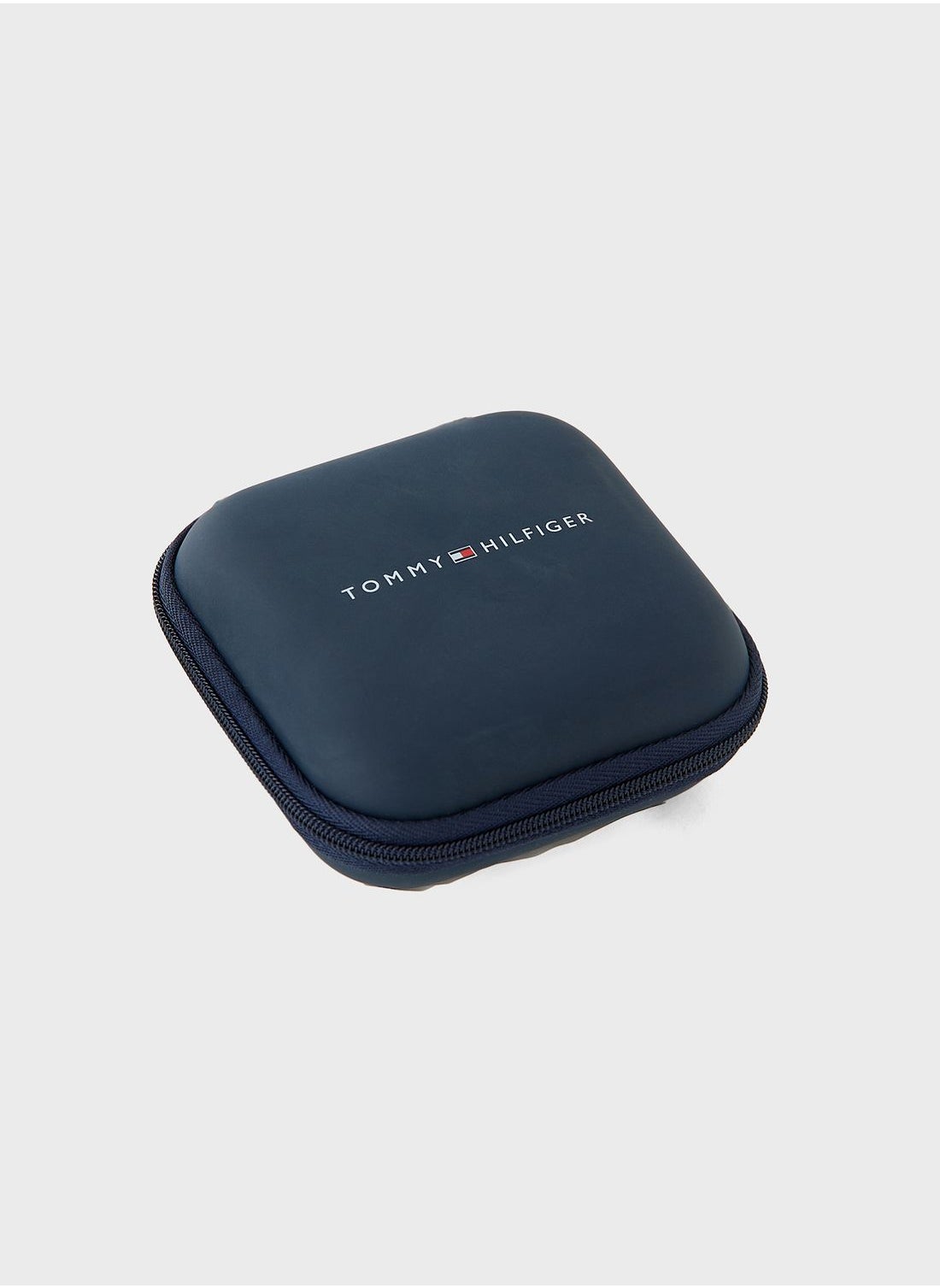 buy-tommy-hilfiger-th-monogram-leather-bracelet_090