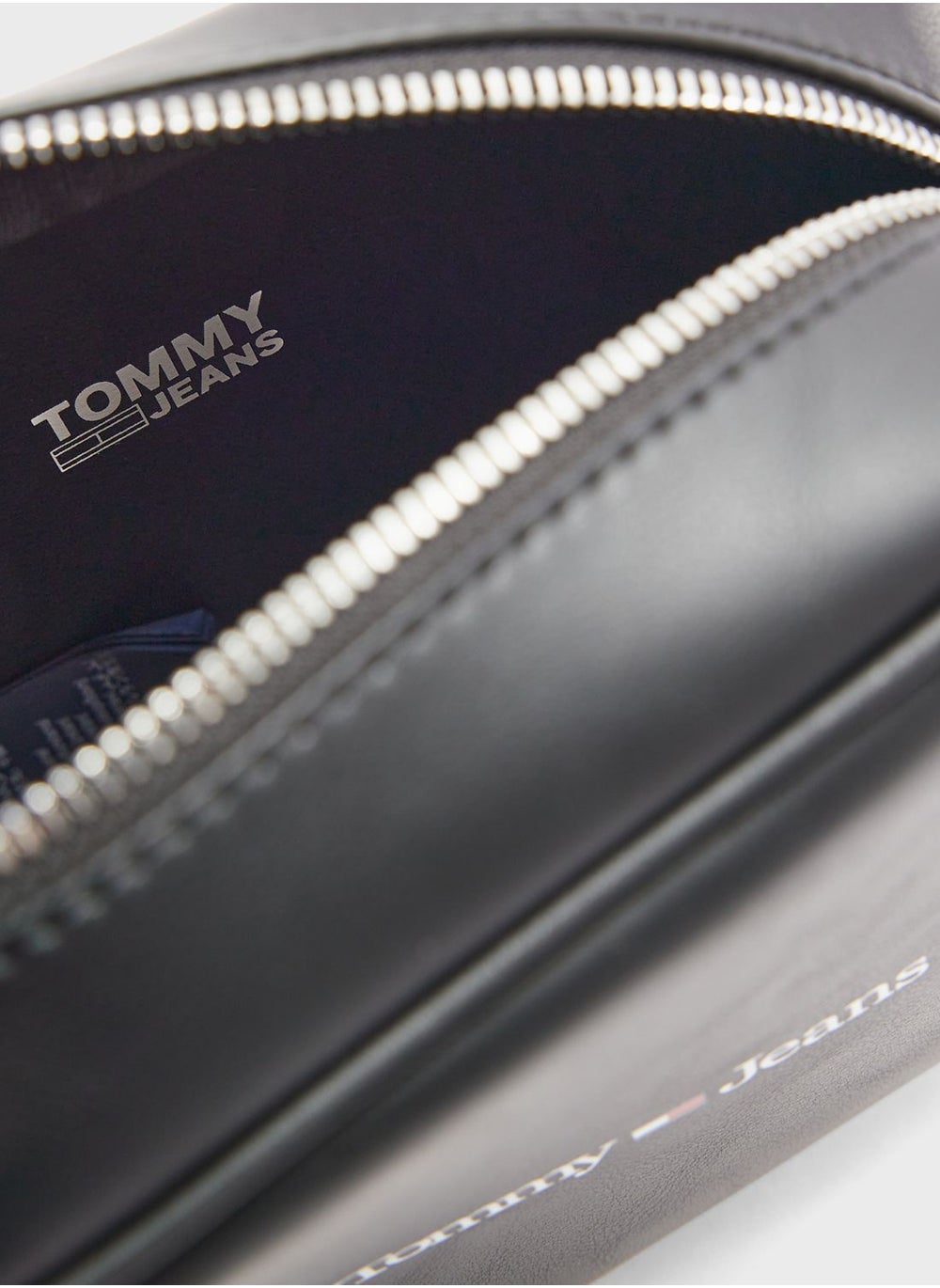 buy-tommy-jeans-zip-around-crossbody_ztl