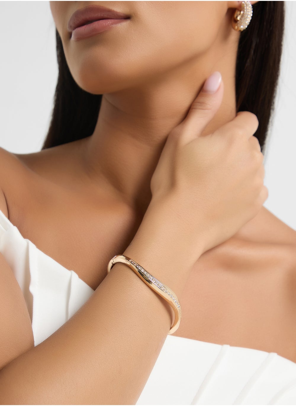 buy-ella-limited-edition-by-namshi-diamante-twisted-bangle_nbh