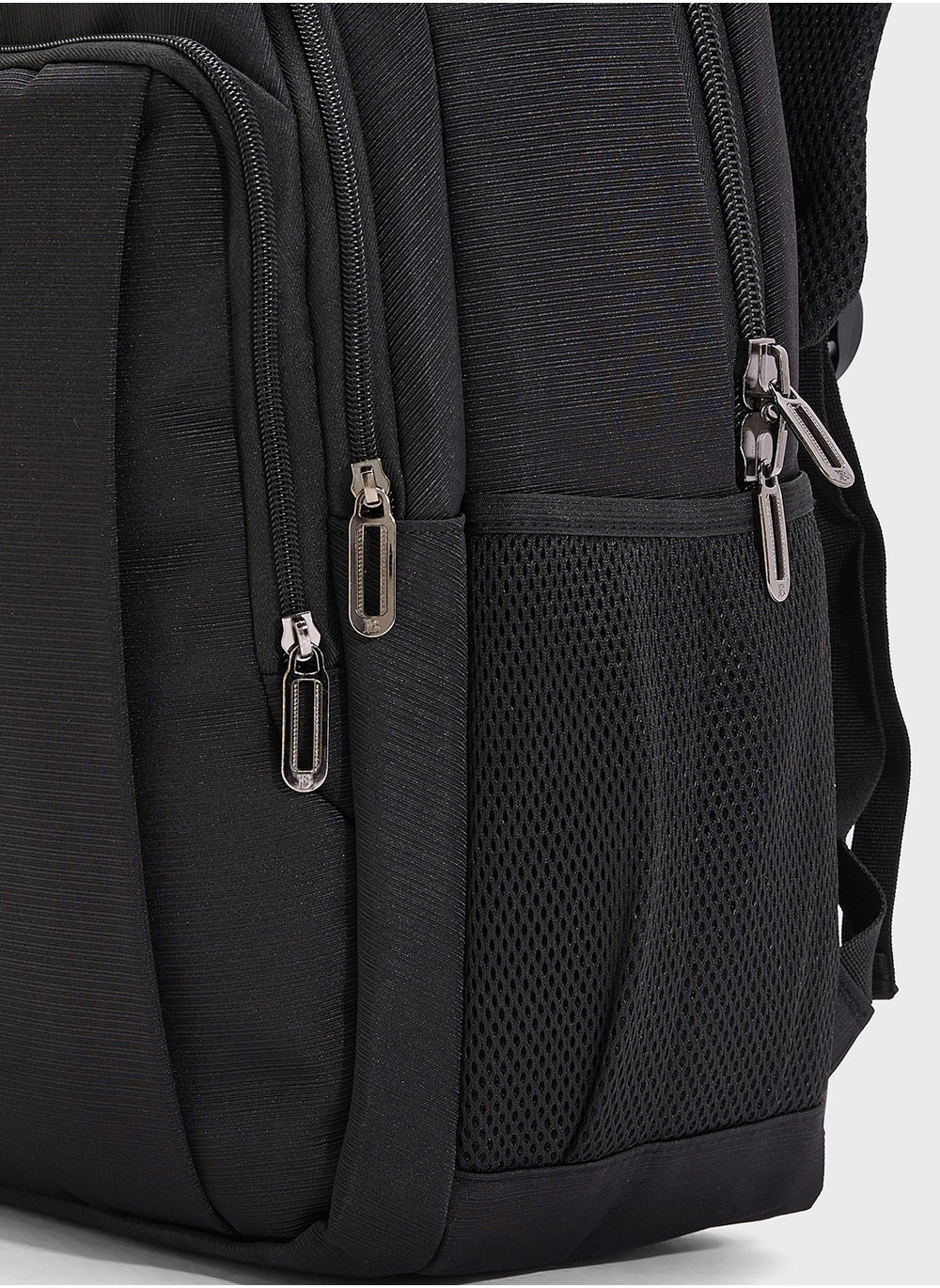 buy-robert-wood-multiple-compartment-padded-backpack_haf