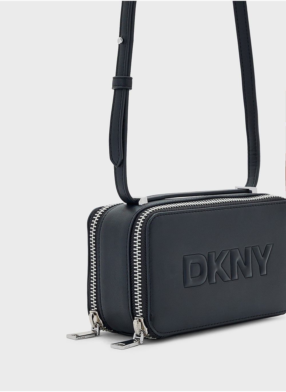 buy-dkny-carter-zip-over-wallet_x3w