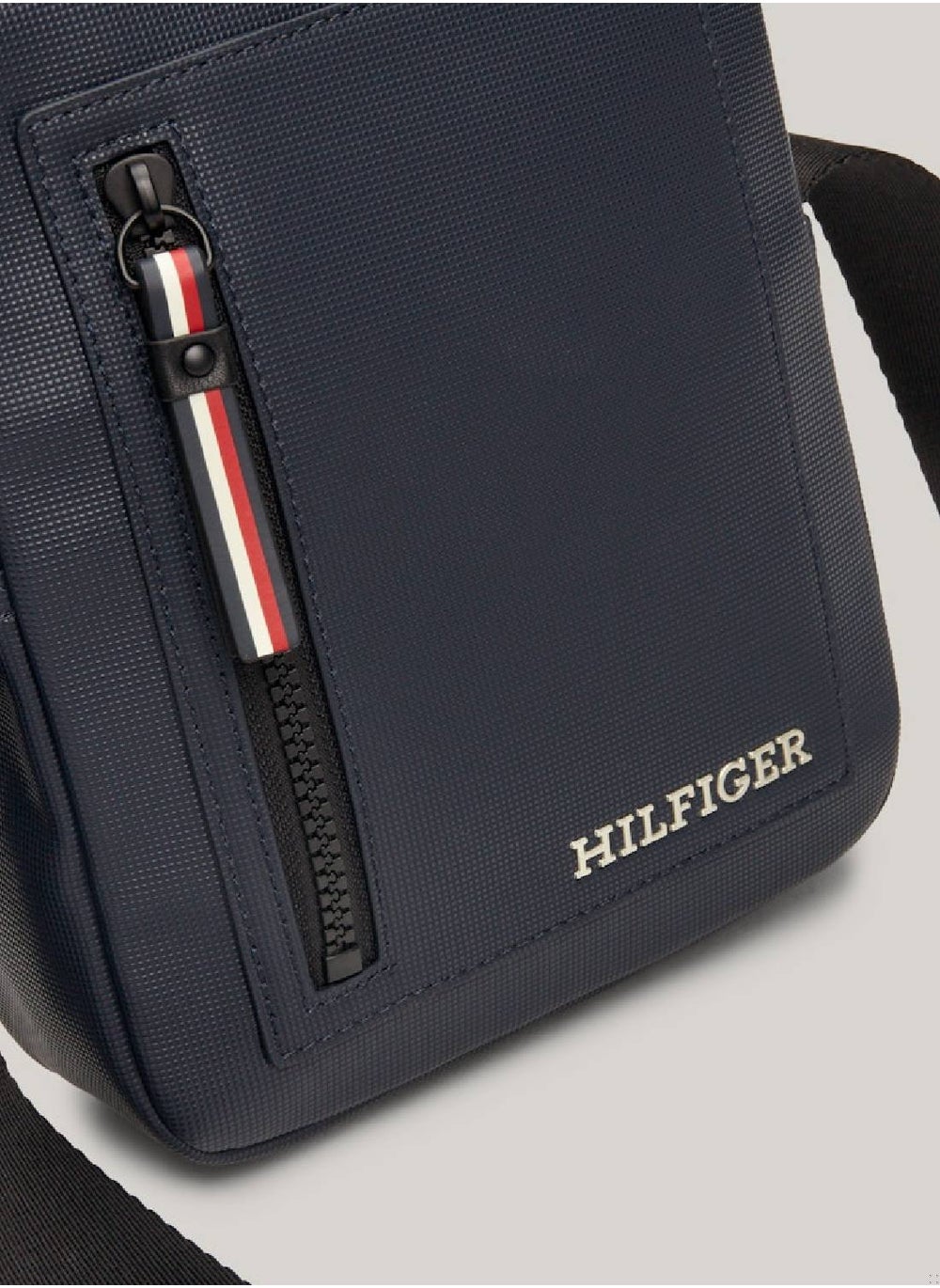 buy-tommy-hilfiger-essential-pique-small-reporter-bag_wfe